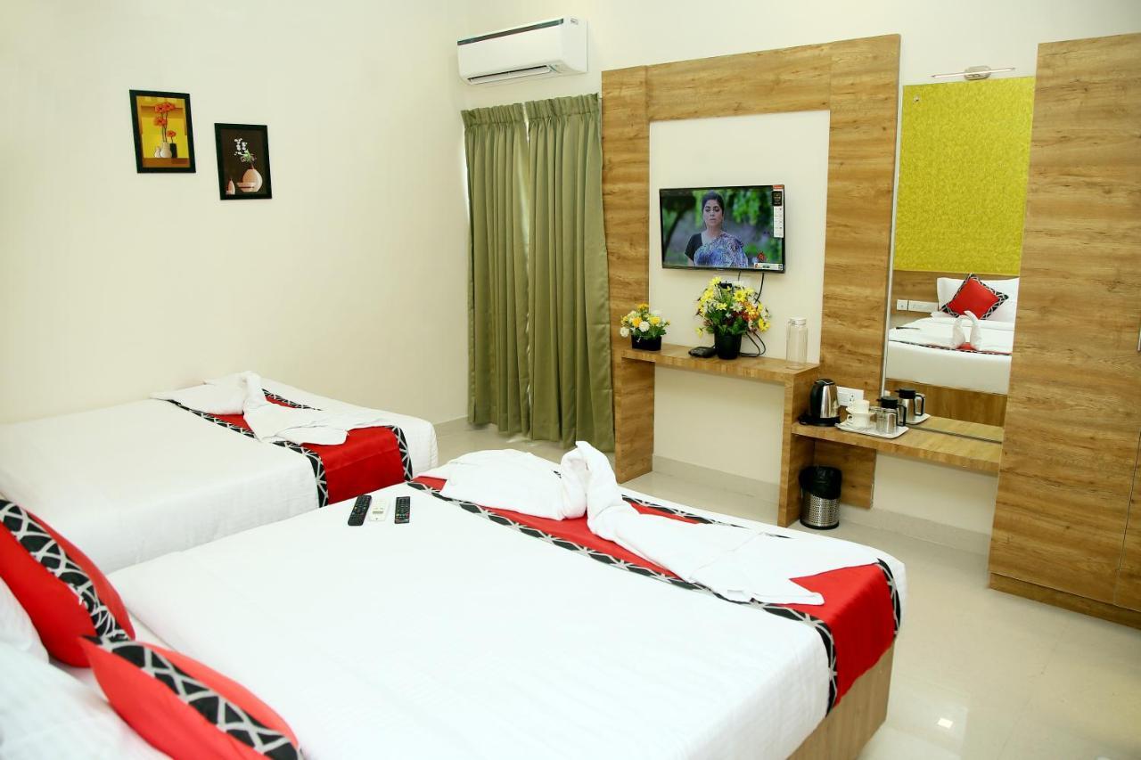 Apollo Court Hotell Chennai Exteriör bild