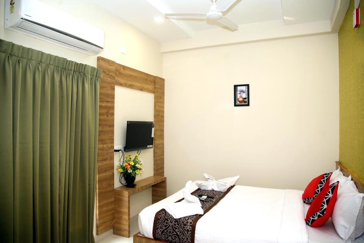 Apollo Court Hotell Chennai Exteriör bild
