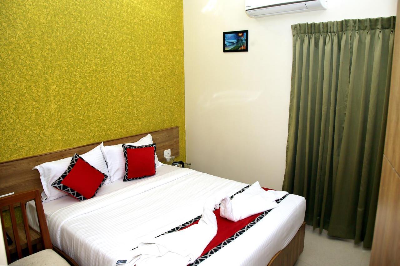 Apollo Court Hotell Chennai Exteriör bild