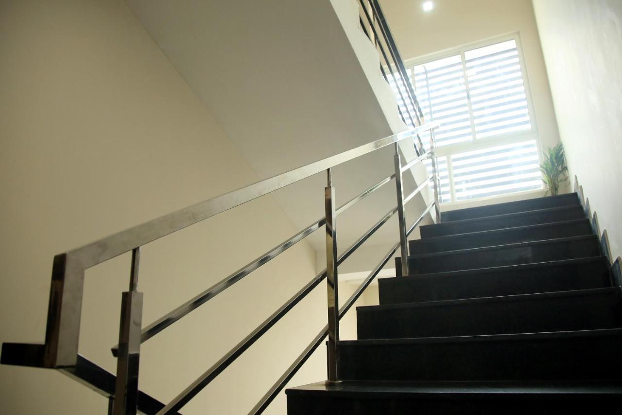 Apollo Court Hotell Chennai Exteriör bild
