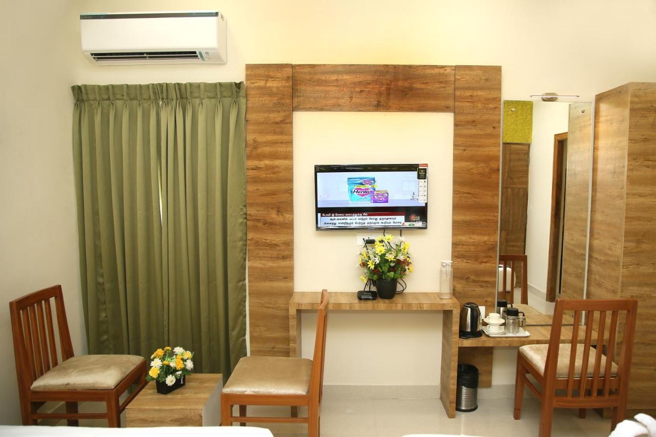 Apollo Court Hotell Chennai Exteriör bild