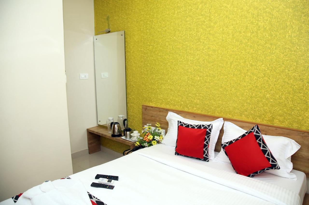 Apollo Court Hotell Chennai Exteriör bild